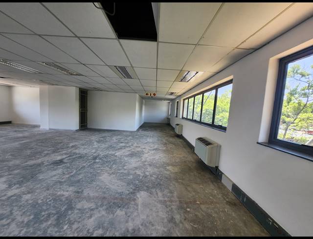 683M² OFFICE TO LET IN RANDJESPARK
